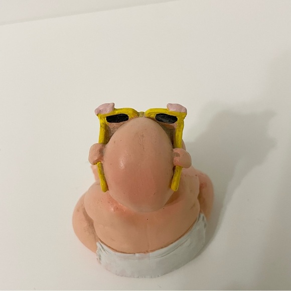 Vintage Wetherbee Pig Figurine wearing Sunglasses Figure - Picture 5 of 16
